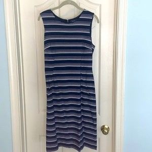 Lands’ End size 8 navy striped sleeveless dress with pockets